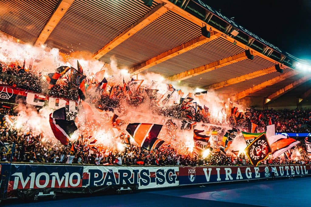 Supporters du PSG en tribune
